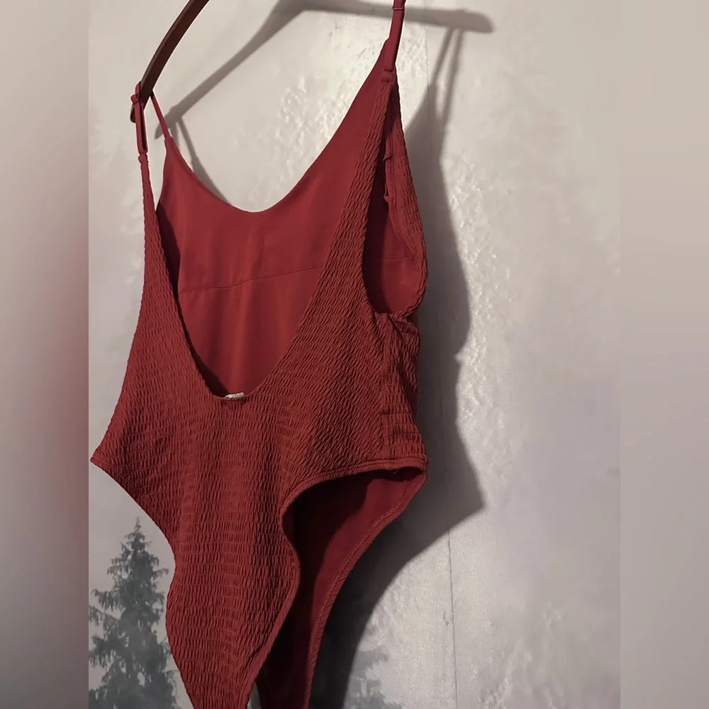 Stylish Women's Swimwear Set - Black, Red, and Blue Patterned - Picture 6 of 14